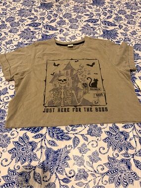 NWT La Luna Women’s XS Olive Graphic Halloween Tee - "Just Here For The Boos"